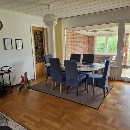 Villa Med Egen Parkering. Moejlighet Att Boka Fran 1 Och Upp Till 5 Personer. 厄勒布鲁 外观 照片