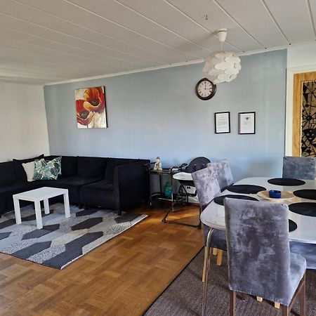 Villa Med Egen Parkering. Moejlighet Att Boka Fran 1 Och Upp Till 5 Personer. 厄勒布鲁 外观 照片