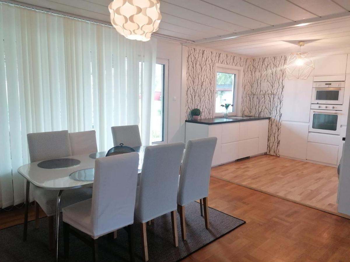 Villa Med Egen Parkering. Moejlighet Att Boka Fran 1 Och Upp Till 5 Personer. 厄勒布鲁 外观 照片