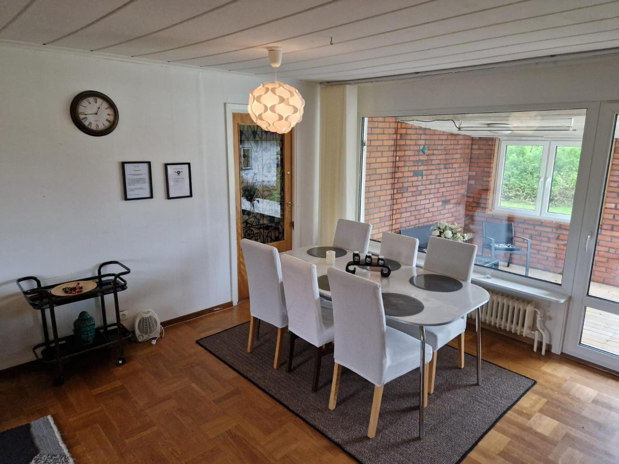 Villa Med Egen Parkering. Moejlighet Att Boka Fran 1 Och Upp Till 5 Personer. 厄勒布鲁 外观 照片