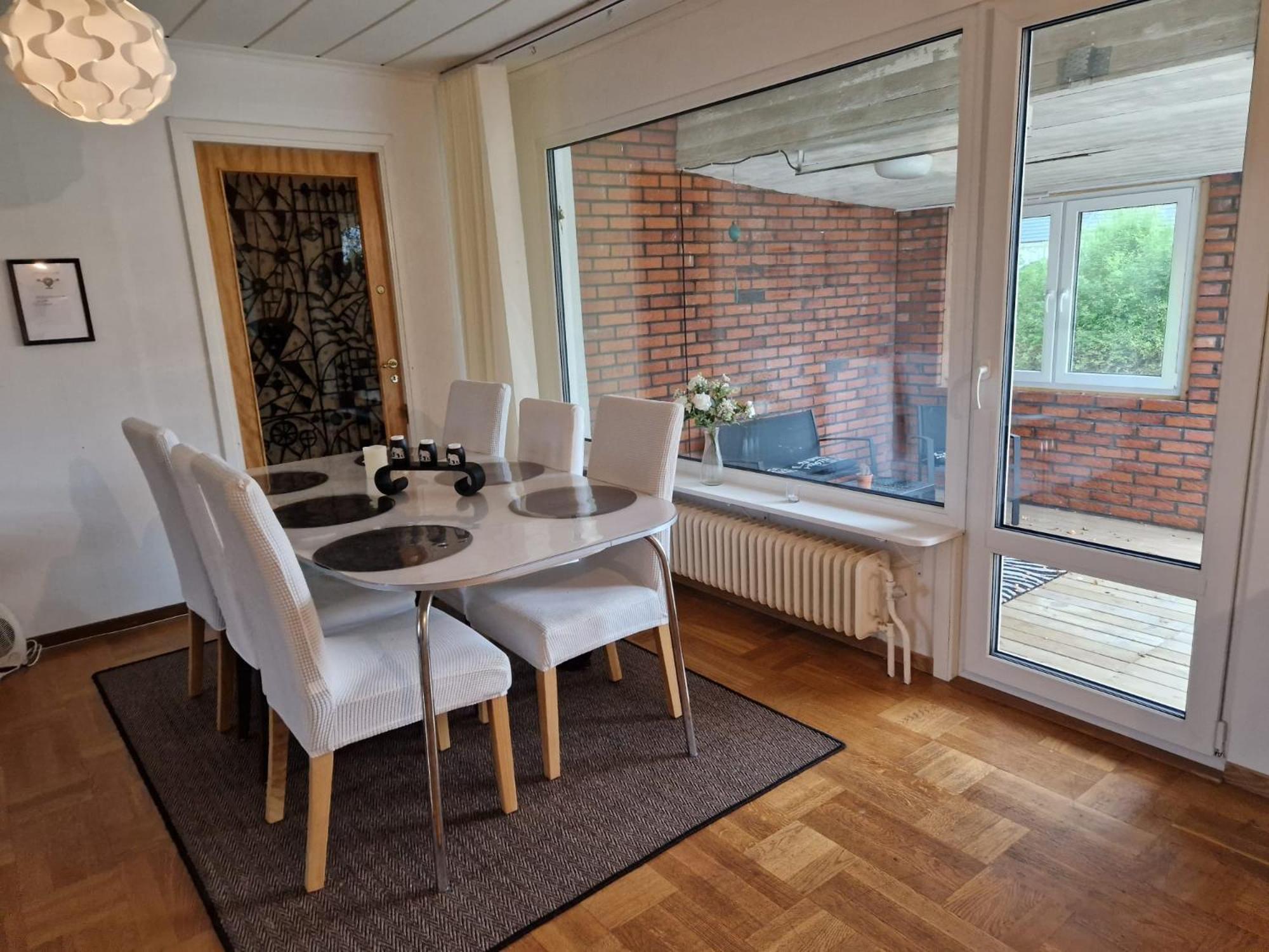Villa Med Egen Parkering. Moejlighet Att Boka Fran 1 Och Upp Till 5 Personer. 厄勒布鲁 外观 照片