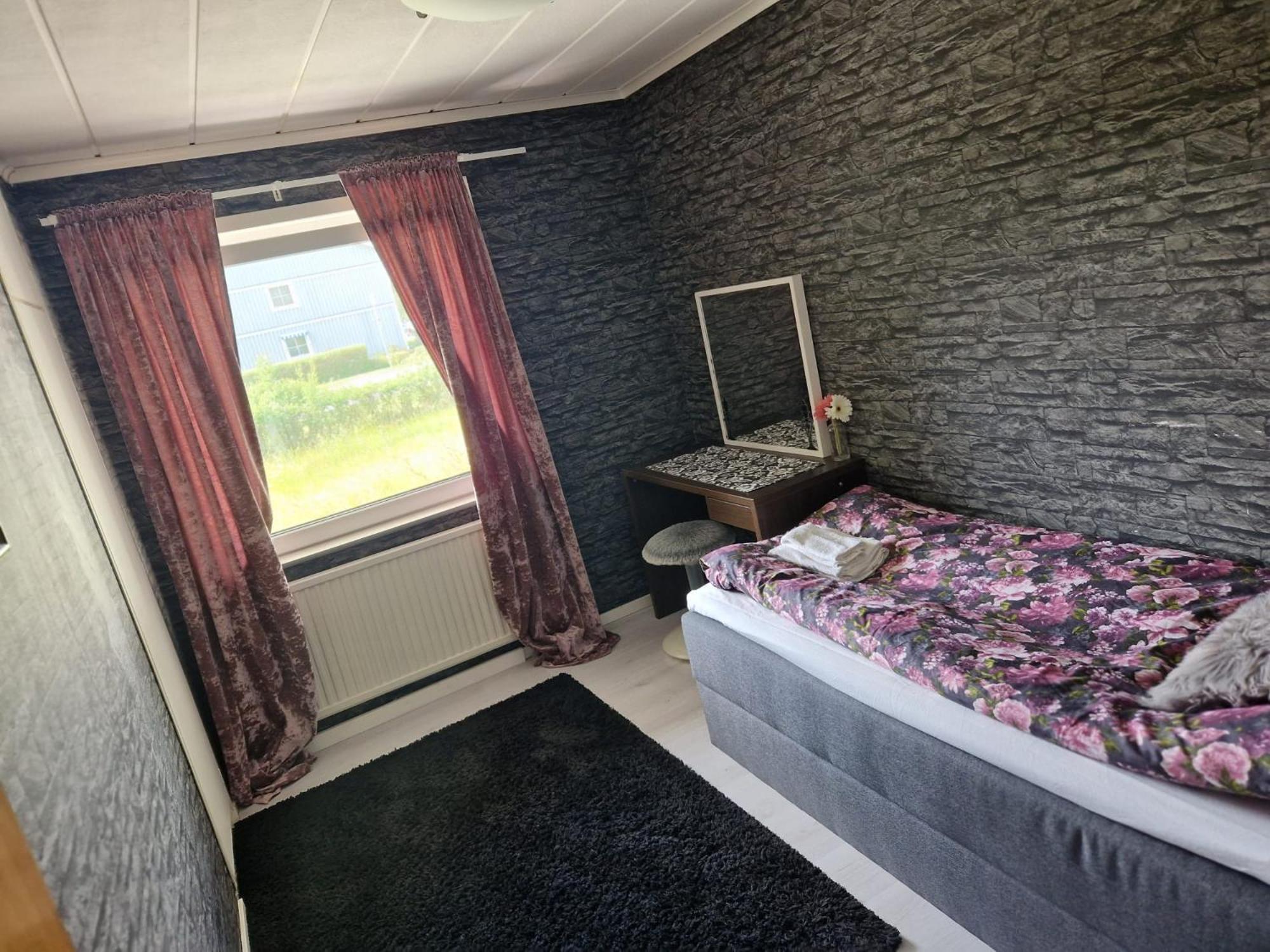 Villa Med Egen Parkering. Moejlighet Att Boka Fran 1 Och Upp Till 5 Personer. 厄勒布鲁 外观 照片
