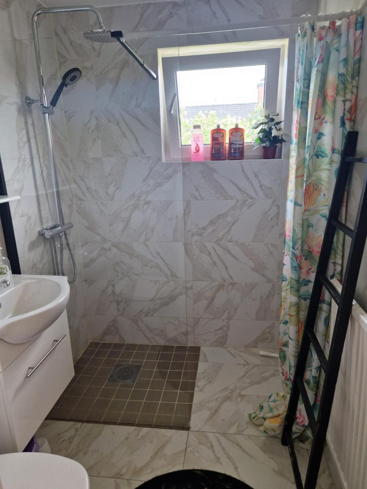 Villa Med Egen Parkering. Moejlighet Att Boka Fran 1 Och Upp Till 5 Personer. 厄勒布鲁 外观 照片