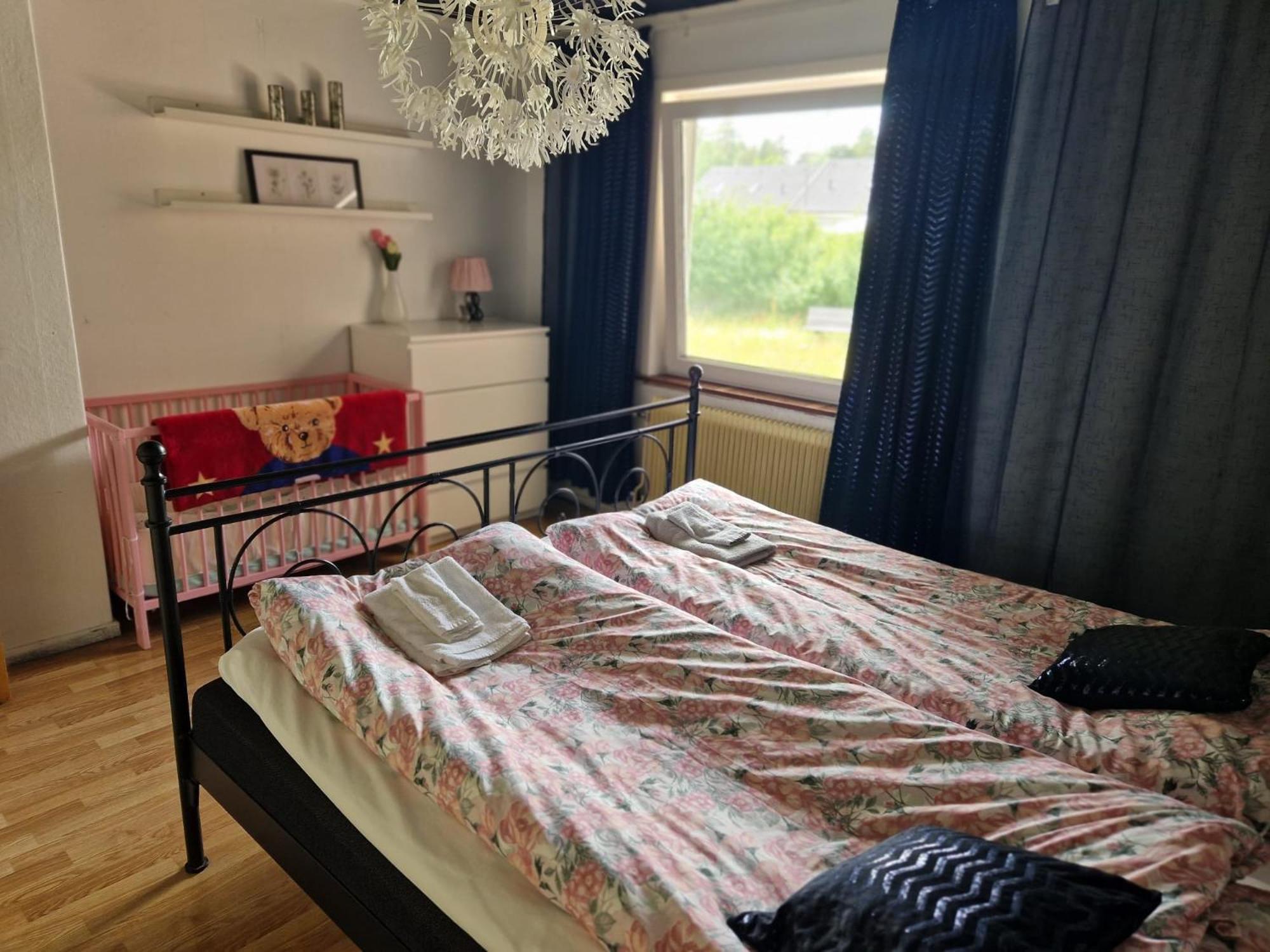 Villa Med Egen Parkering. Moejlighet Att Boka Fran 1 Och Upp Till 5 Personer. 厄勒布鲁 外观 照片