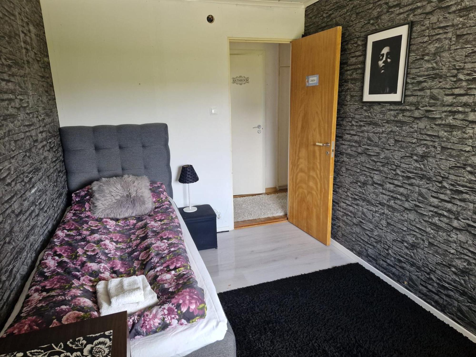 Villa Med Egen Parkering. Moejlighet Att Boka Fran 1 Och Upp Till 5 Personer. 厄勒布鲁 外观 照片
